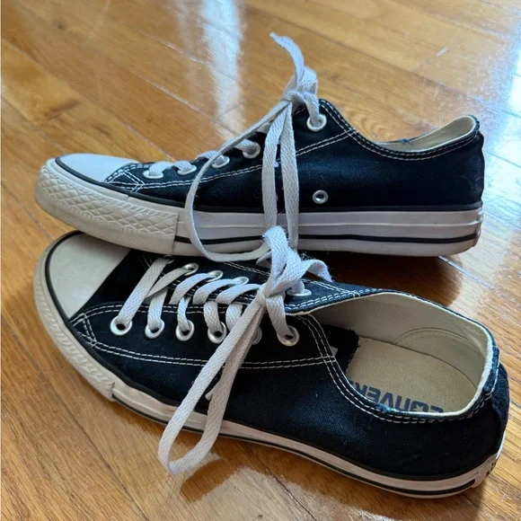 Converse Black and White Canvas Sneakers Low-Top Casual Size 8 - Picture 2 of 3